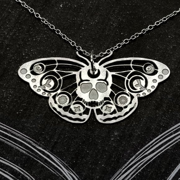 Baroque Vintage Jewelry - Death's Head Hawkmoth Dead Moth Silver Necklace